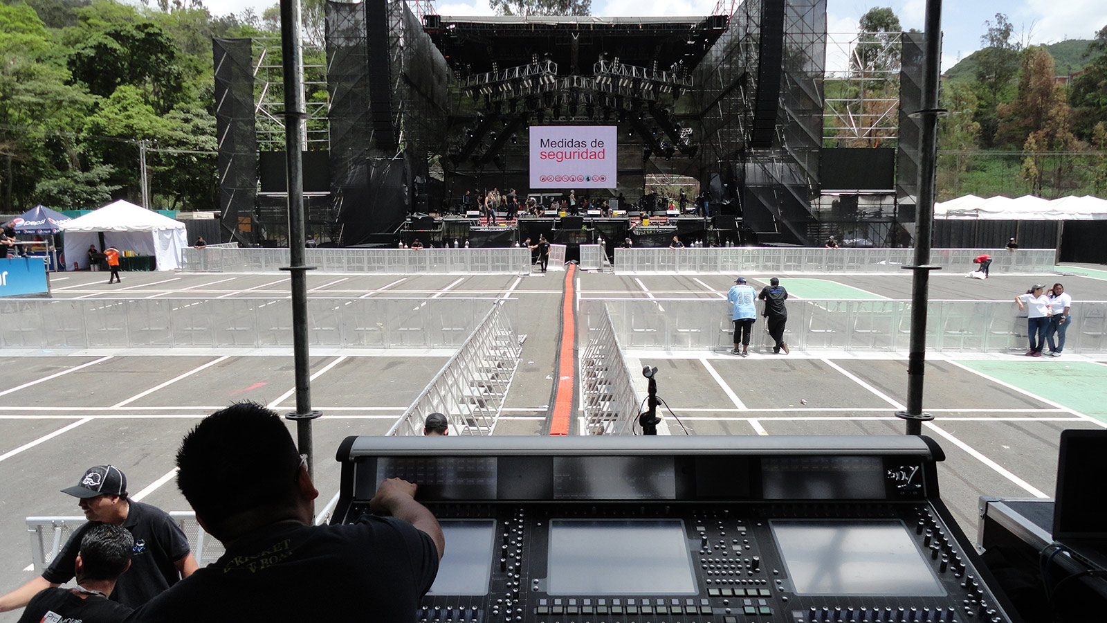 Venezuela's PROmontaje Commissions First Meyer Sound LEO System in Latin America