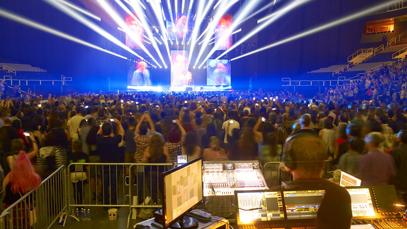 One-Man Band Ed Sheeran Wins Over Arena Crowds with Meyer Sound LEO and LYON