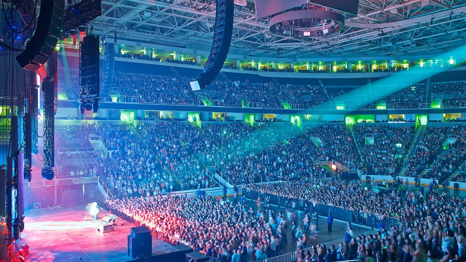 One-Man Band Ed Sheeran Wins Over Arena Crowds with Meyer Sound LEO and LYON