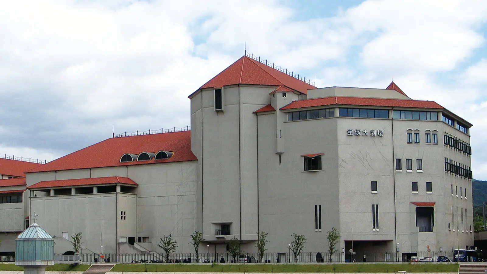 Japan's Takarazuka Theatre Upgrades 12-Year Meyer Sound System to M'elodie and MICA