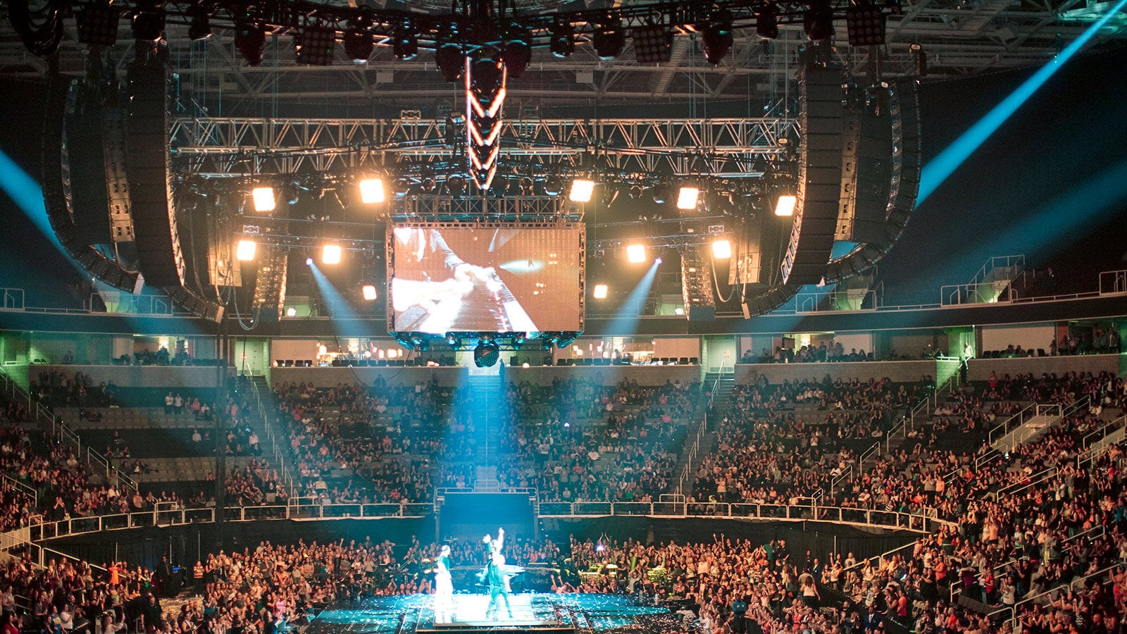 New Kids on the Block on In-the-Round Arena Tour with Meyer Sound LYON and VER Tour Sound