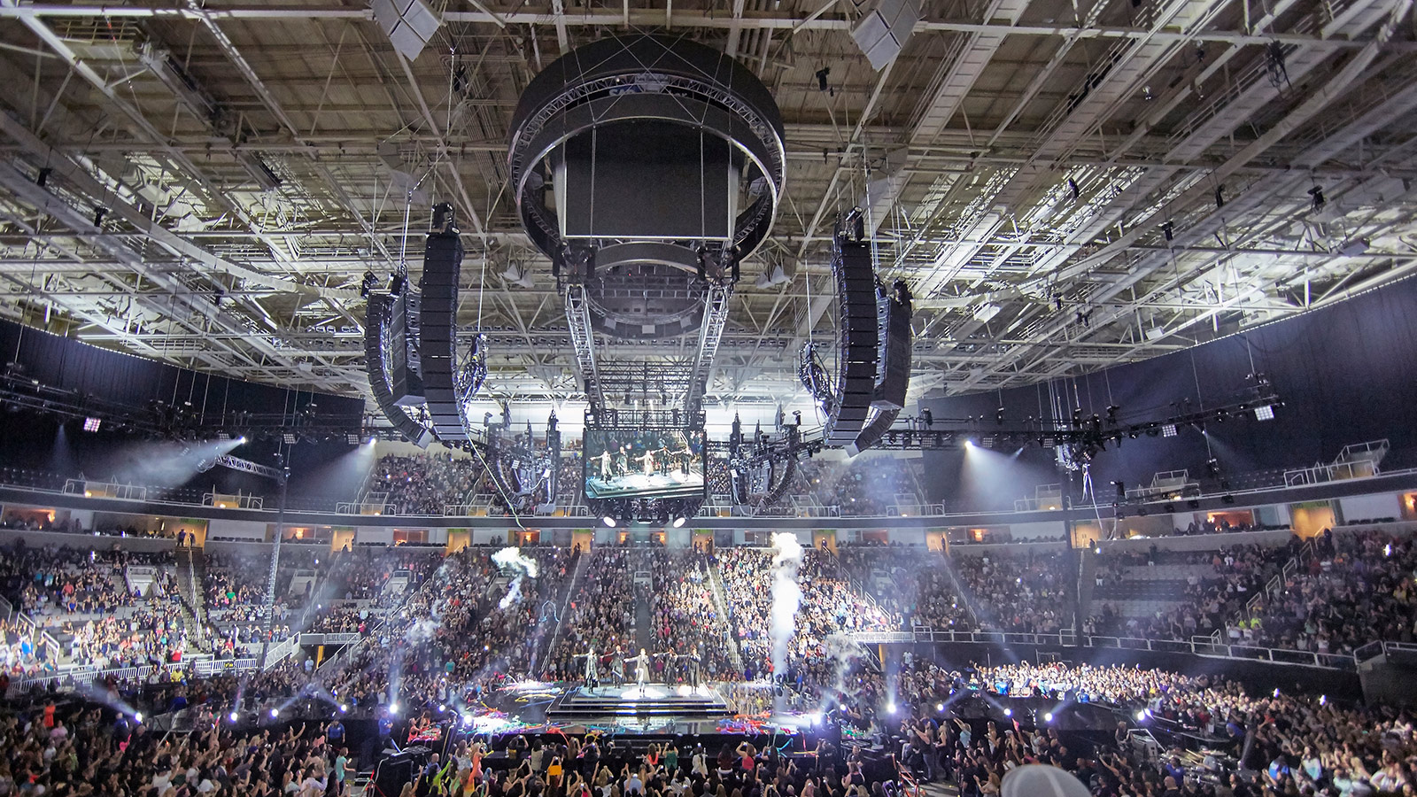 New Kids on the Block on In-the-Round Arena Tour with Meyer Sound LYON and VER Tour Sound