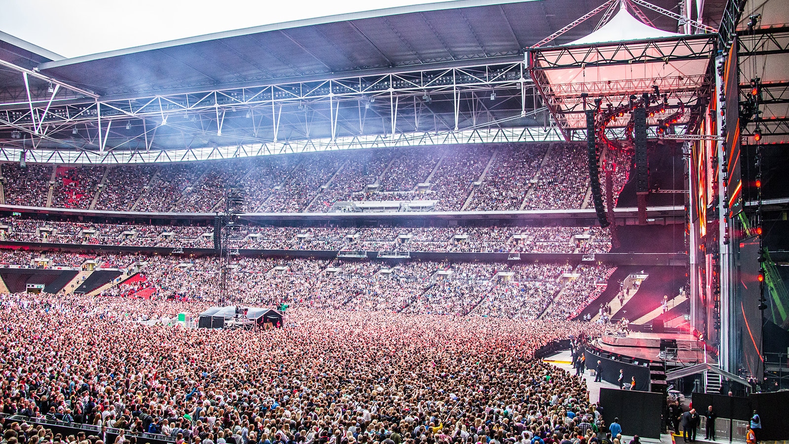 Ed Sheeran Captivates Wembley and Croke Park Stadiums with Meyer Sound LEO