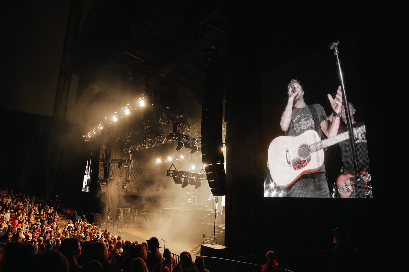 Country Superstar Dierks Bentley's 2016 SOMEWHERE ON A BEACH TOUR Rocks Sold-Out Venues with Meyer Sound LEO and LYON System