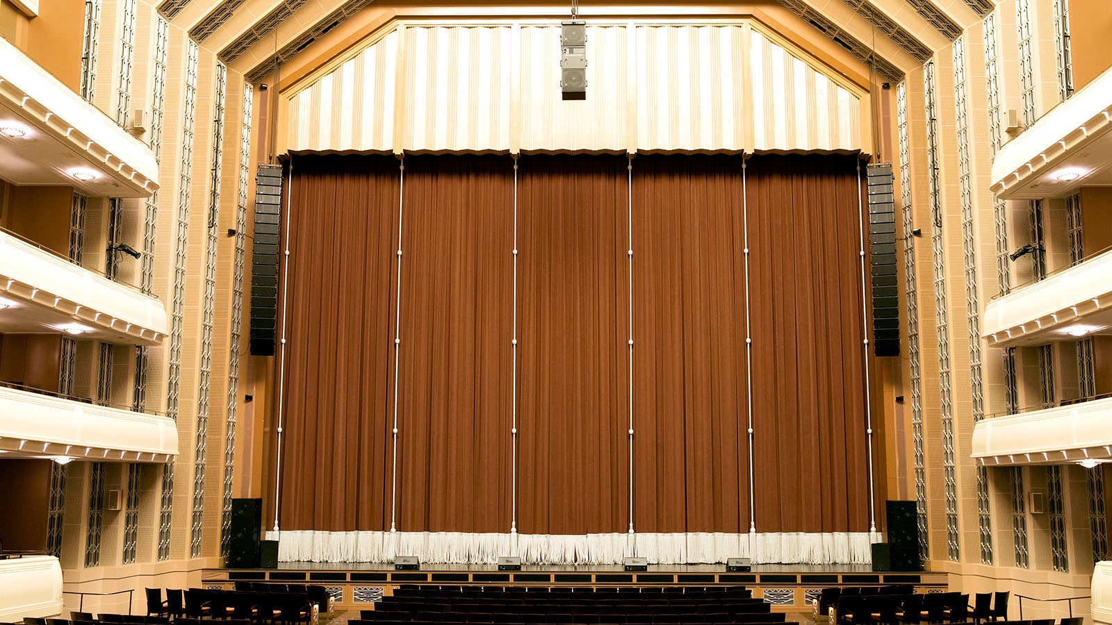 Smith Center in Las Vegas Upgrades Meyer Sound System  to LEO Family