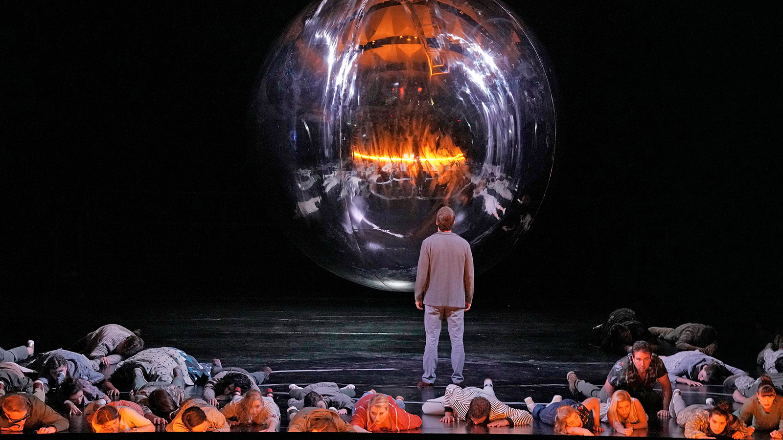 Ryan McKinny (Robert Oppenheimer) and the Santa Fe Opera Chorus