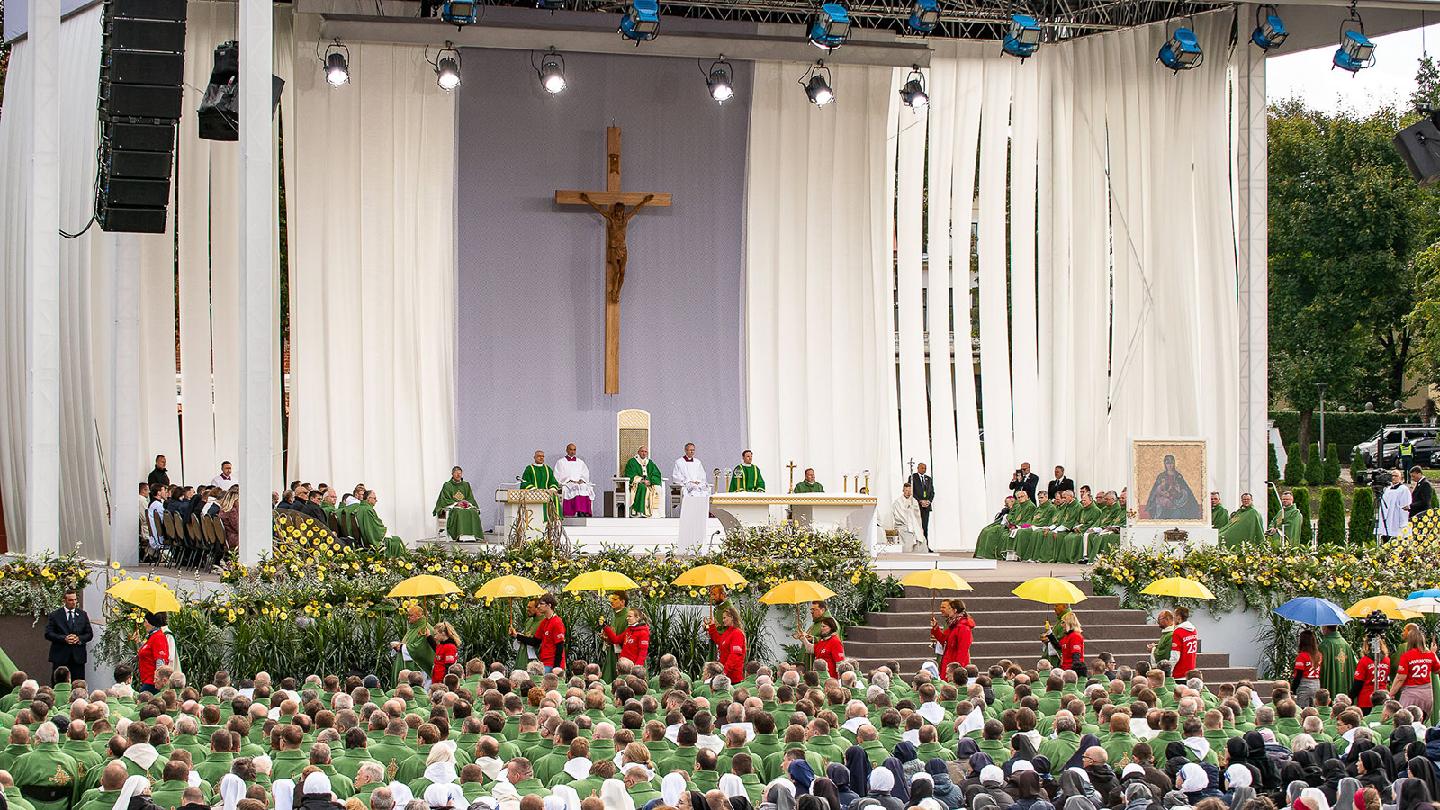 Meyer Sound LEO Family System Connects Pope Francis to Lithuanian Faithful at Open-Air Mass