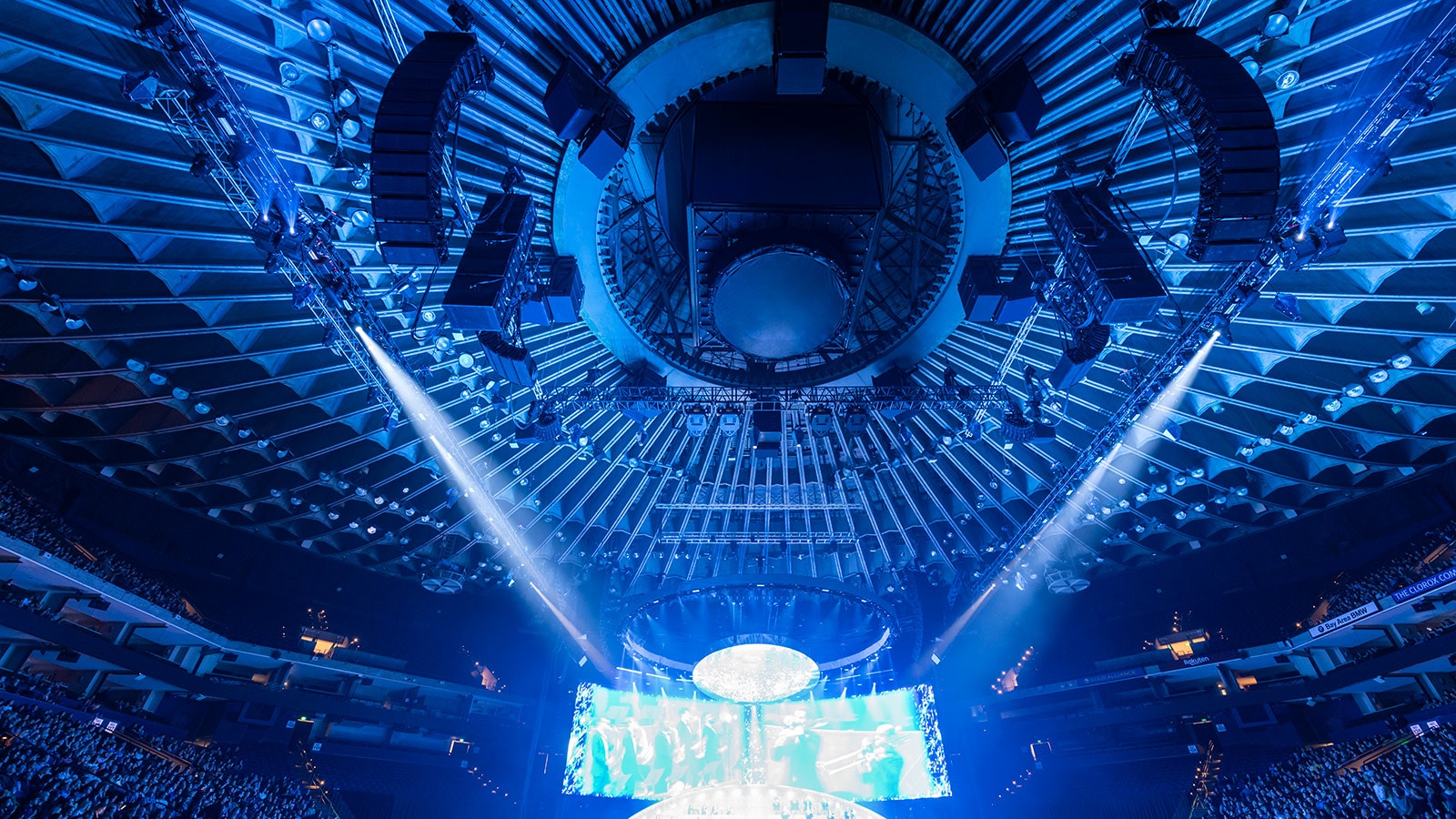 Innovative Meyer Sound LEO Family Configuration Makes Closer Better for Michael Bublé and Fans