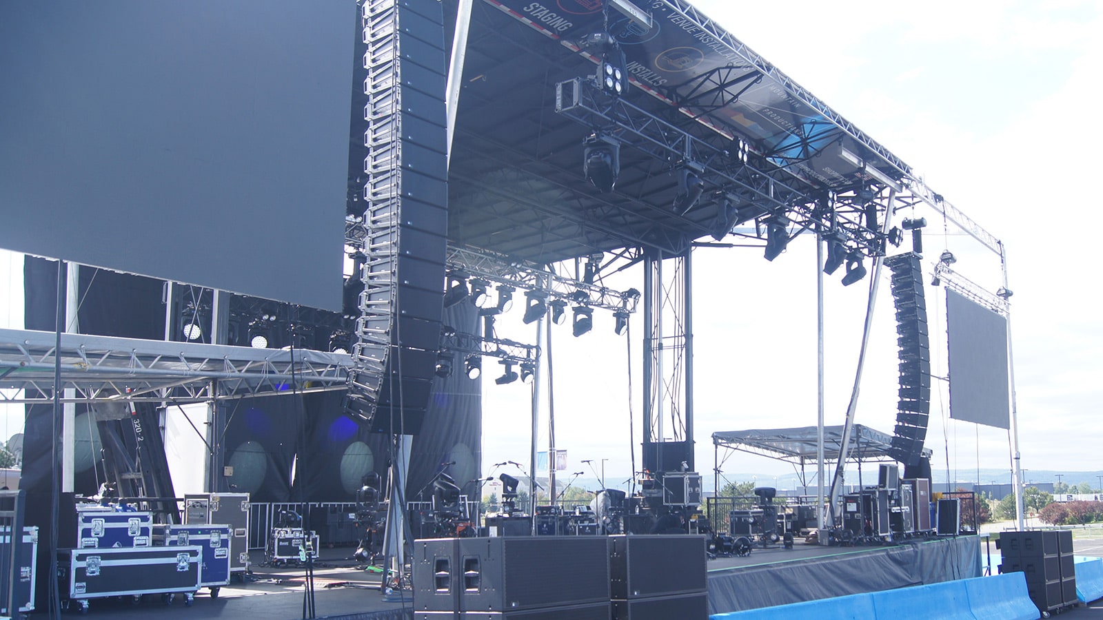 Meyer Sound Meets Billy Strings at the Drive-In with LEOPARD System Provided by DBS Audio Systems